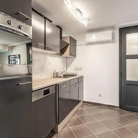 Deluxe Heroes Square Apartment Budapest