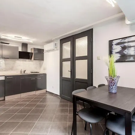 Apartment Deluxe Heroes Square Budapest