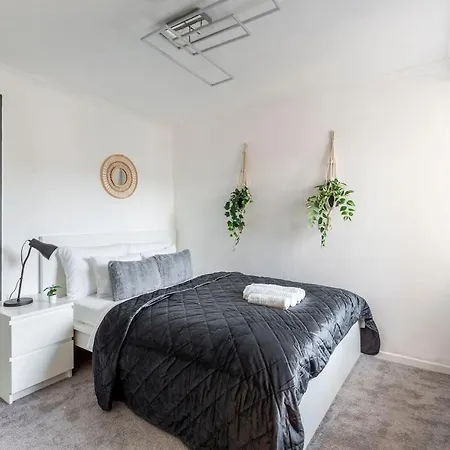 Deluxe Heroes Square Apartment *