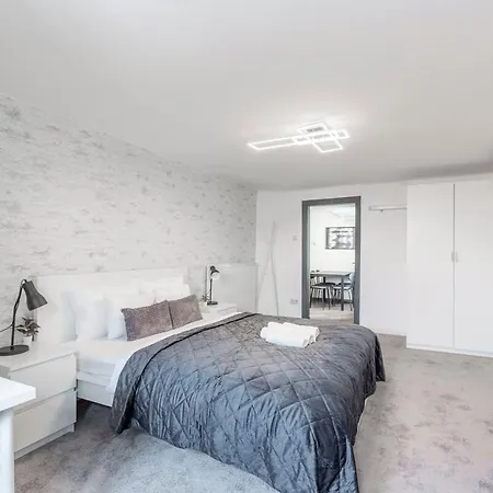 Deluxe Heroes Square Appartement *